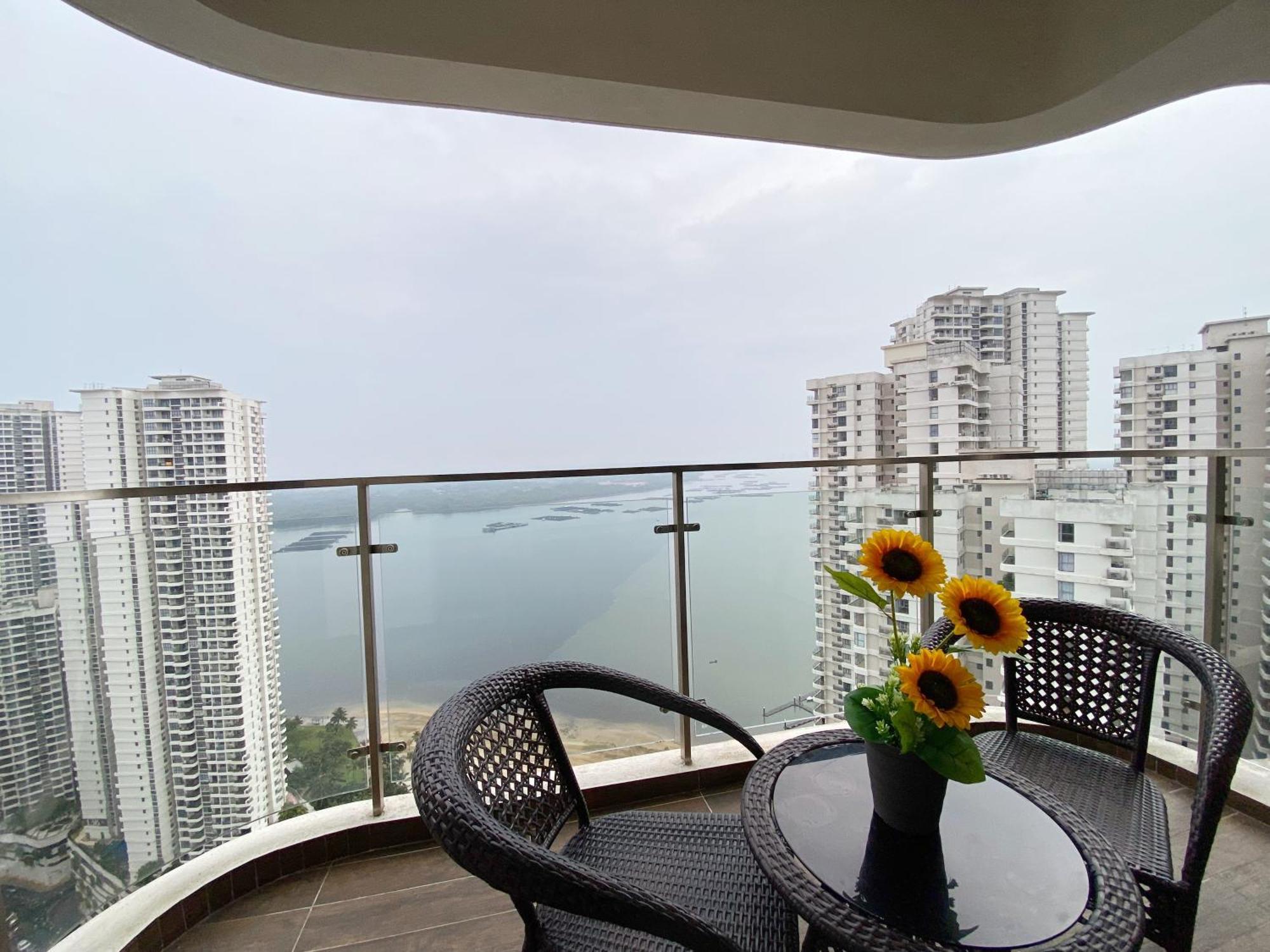 Scenic Country Garden Danga Bay By Lions Bay Lägenhet Johor Bahru Rum bild