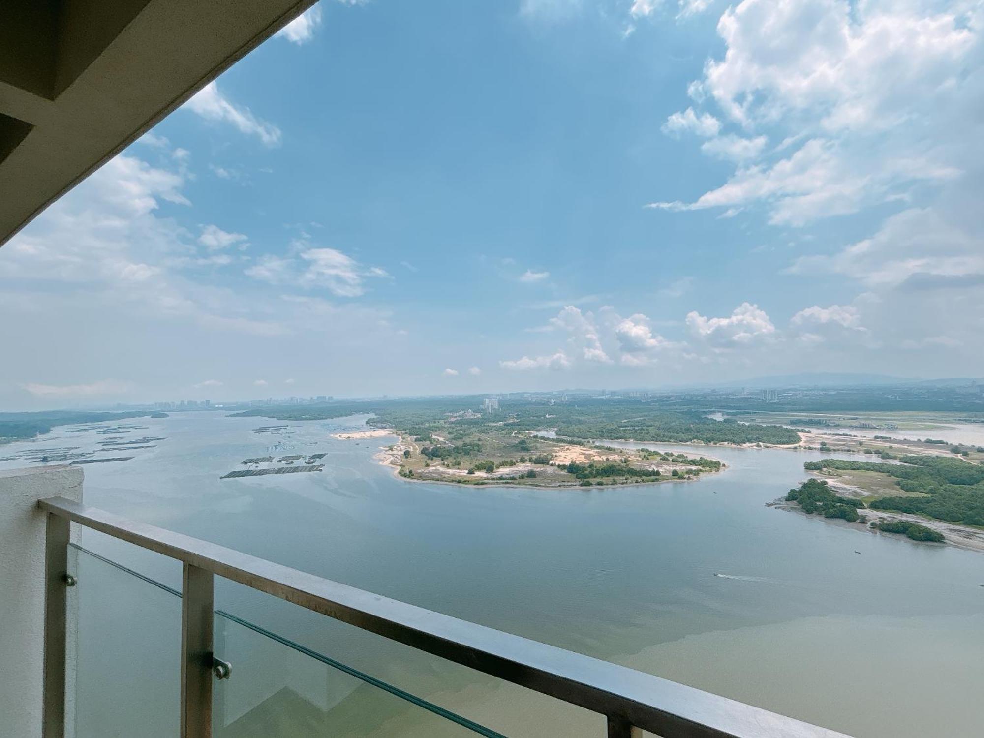 Scenic Country Garden Danga Bay By Lions Bay Lägenhet Johor Bahru Rum bild