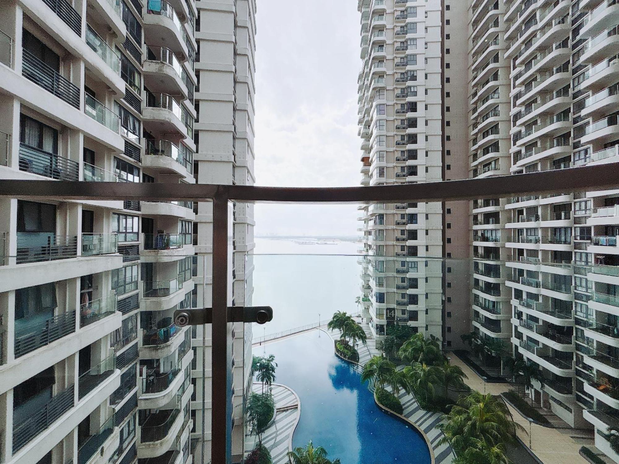 Scenic Country Garden Danga Bay By Lions Bay Lägenhet Johor Bahru Rum bild